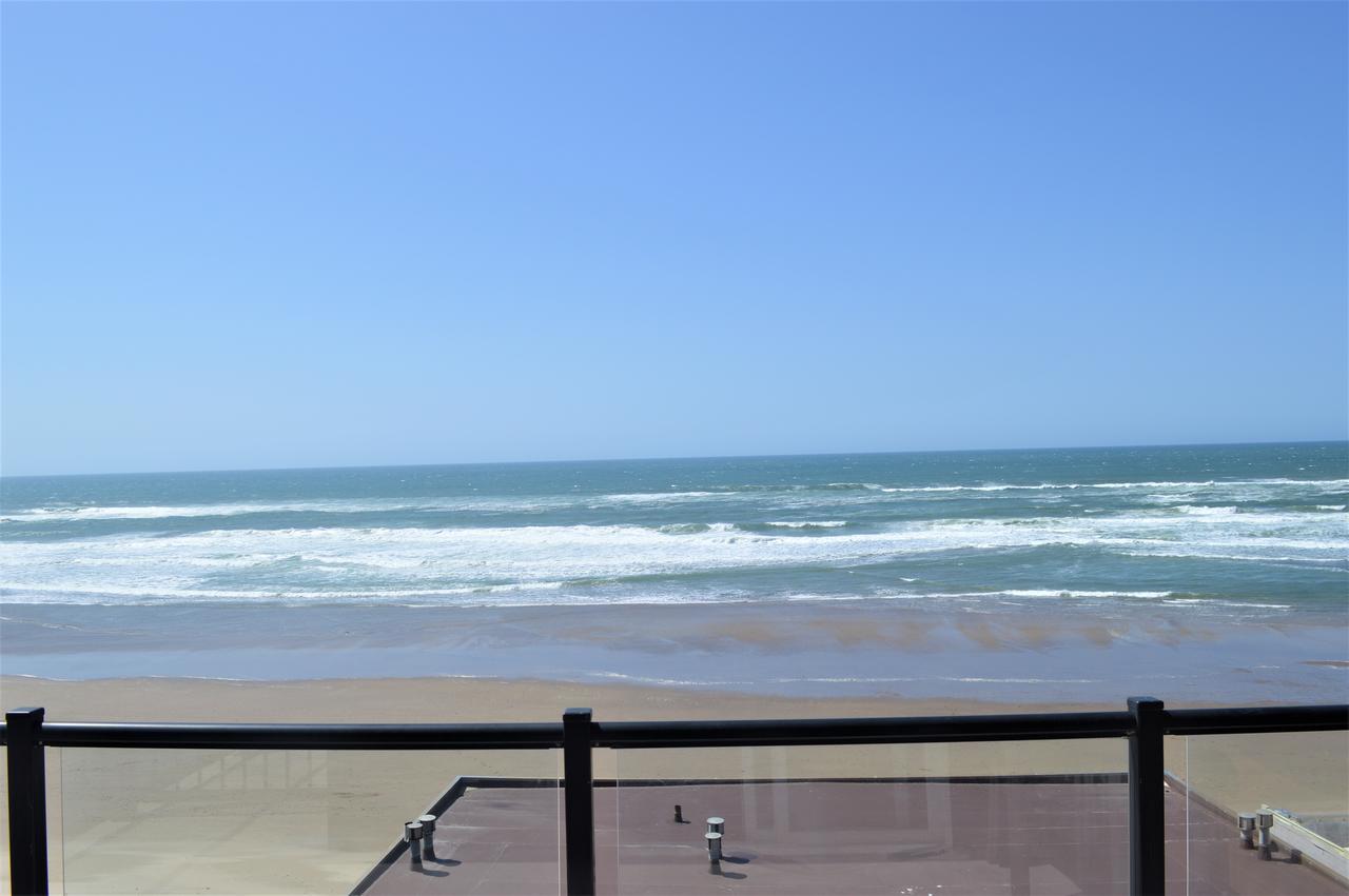 Beachfront Manor Hotel Линкън Сити Екстериор снимка