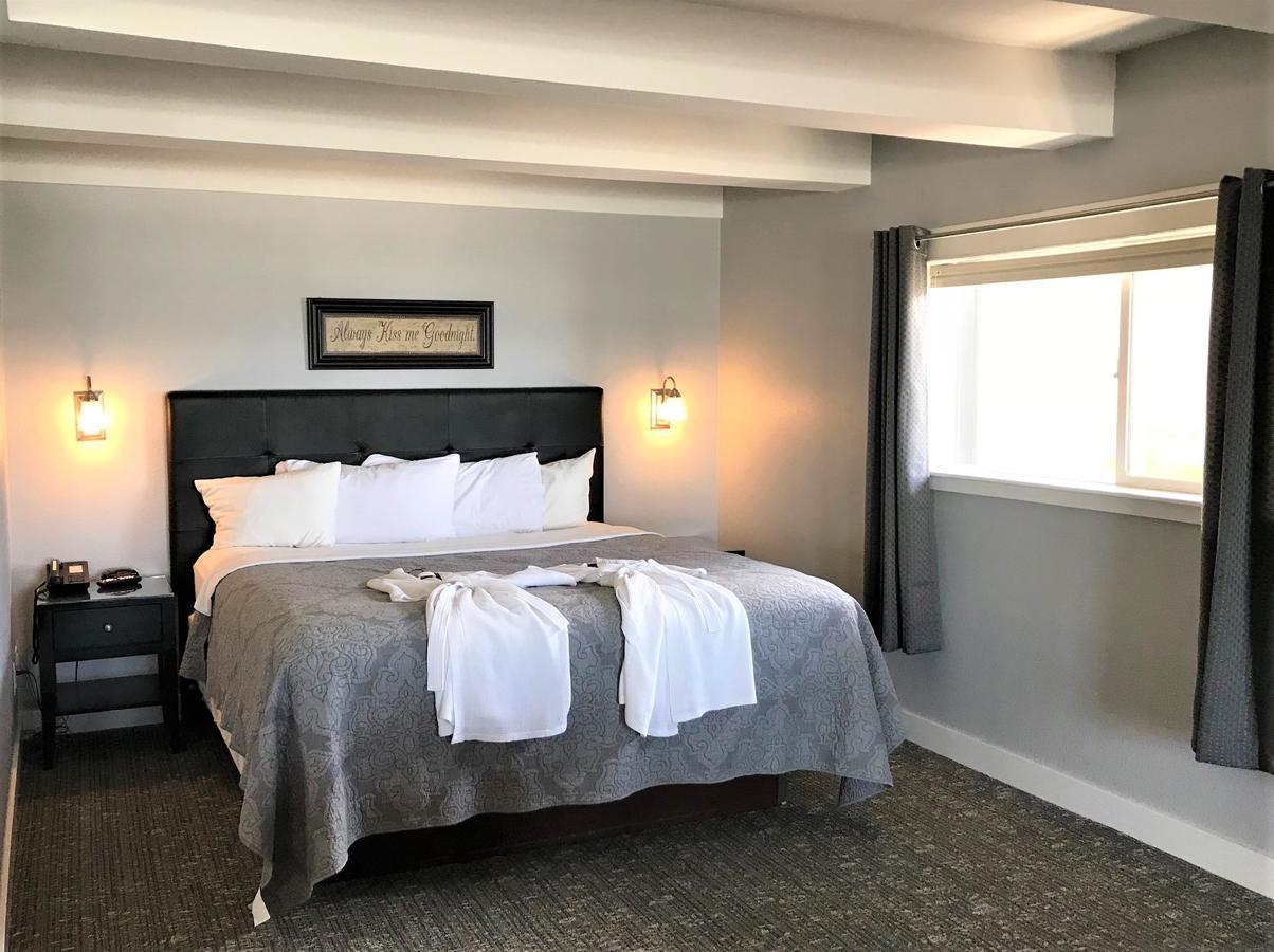Beachfront Manor Hotel Линкън Сити Екстериор снимка