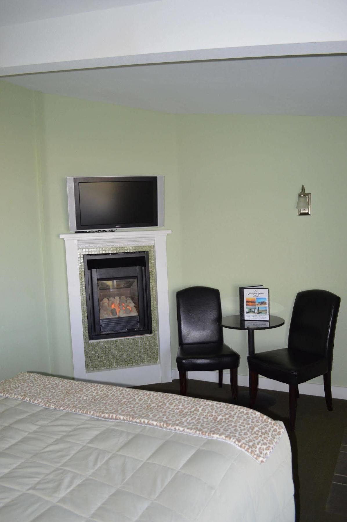 Beachfront Manor Hotel Линкън Сити Екстериор снимка