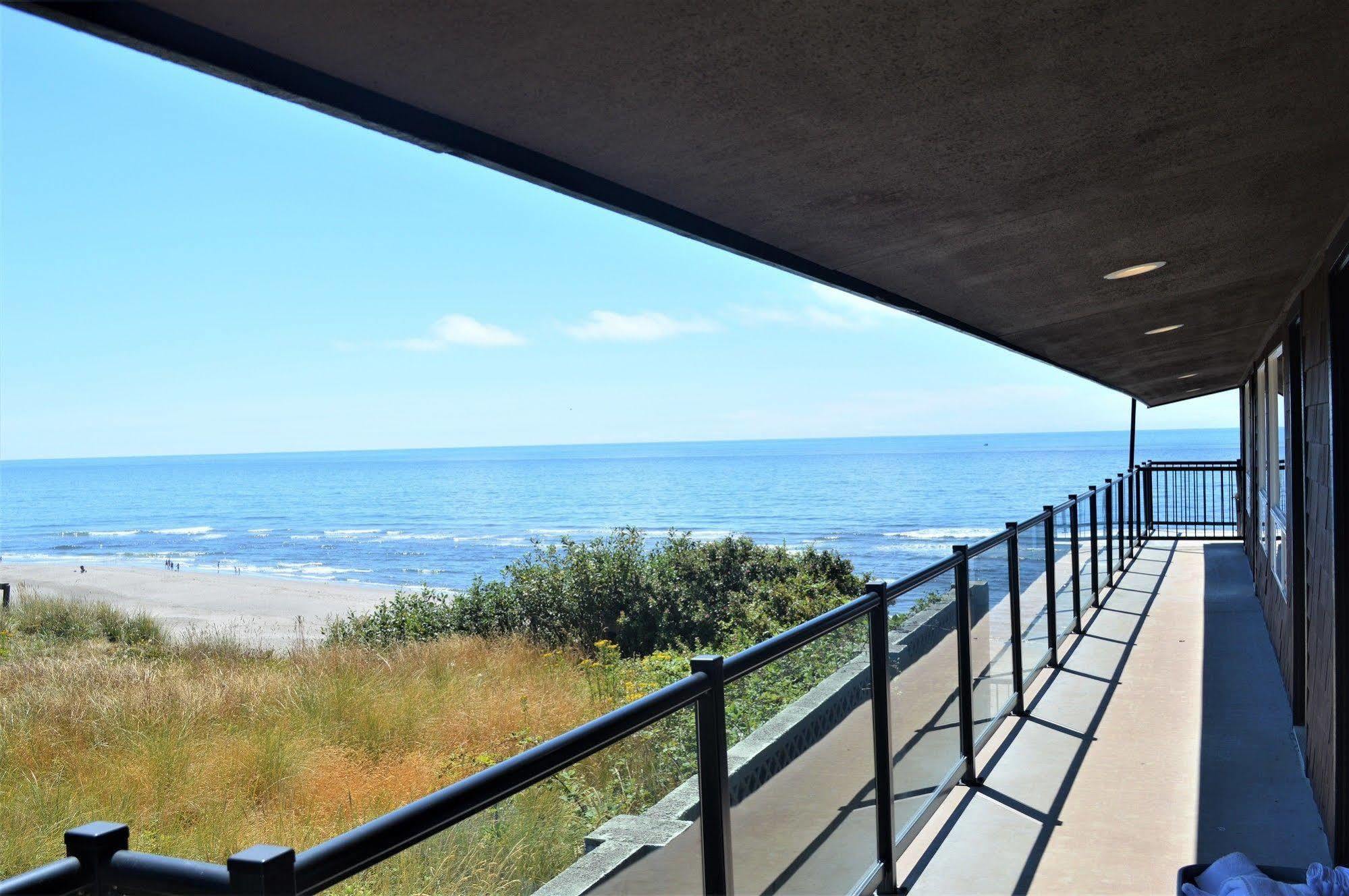 Beachfront Manor Hotel Линкън Сити Екстериор снимка
