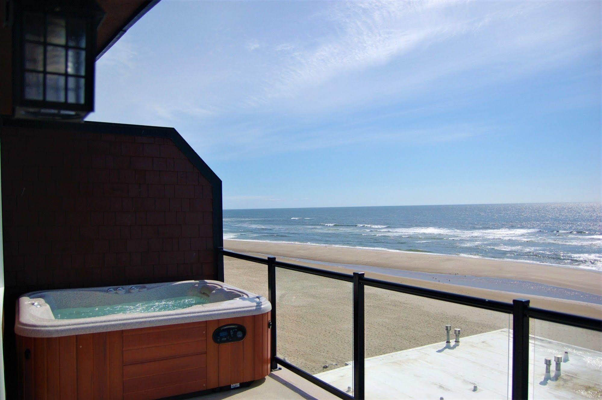 Beachfront Manor Hotel Линкън Сити Екстериор снимка
