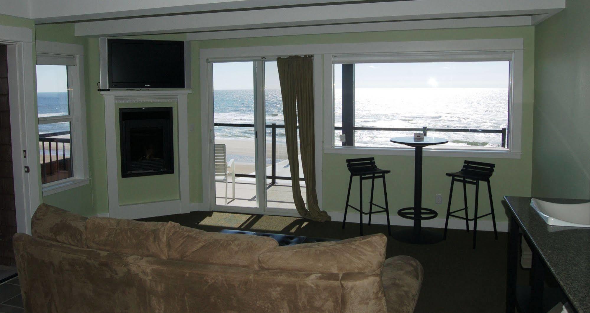 Beachfront Manor Hotel Линкън Сити Екстериор снимка